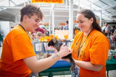 Camille, Aurélie et un chinchilla